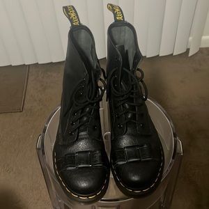 DR MARTENS CRACKLE BOW TIE BOOTS